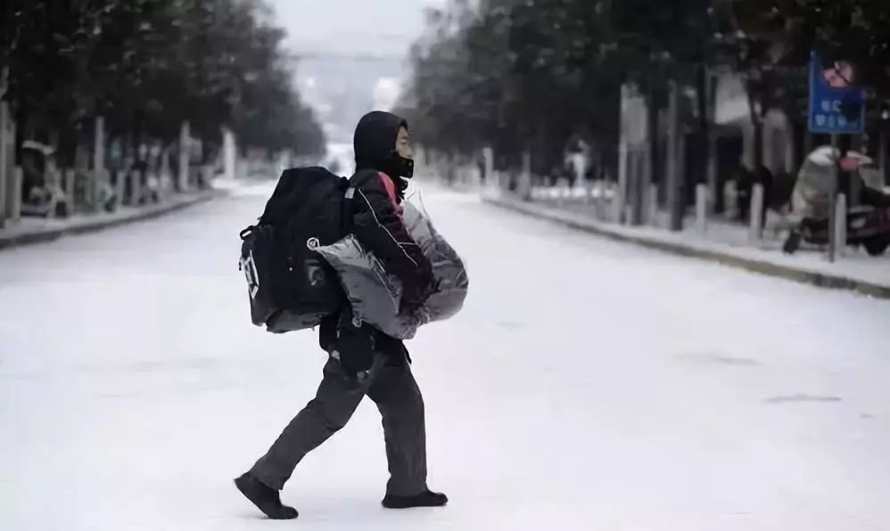 交警公路“滑冰”视频，爆红网络？！ 
