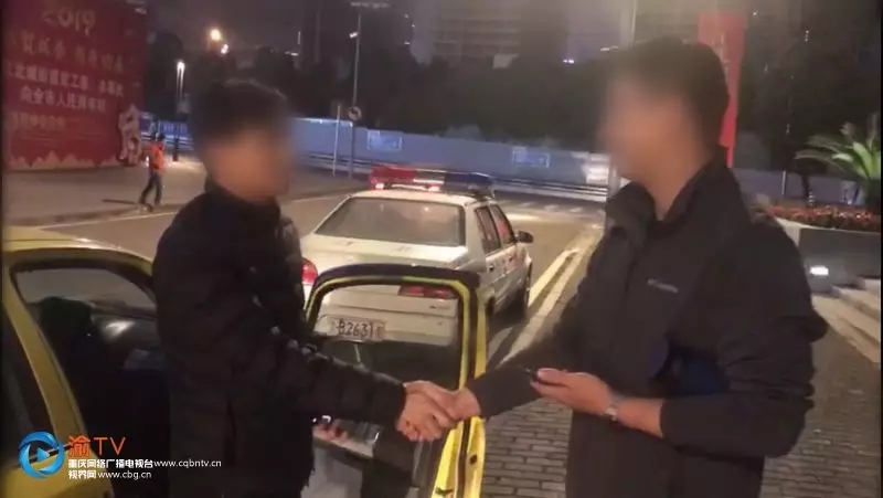 佛系！小车追尾，司机坚持用“石头、剪刀、布”判责！ 