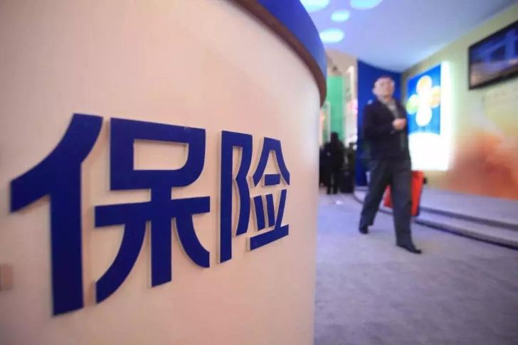 倒车不慎撞死妻子，保险公司：撞亲人不赔？ 