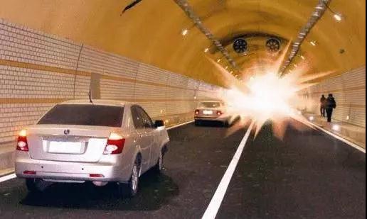 超速礼让救护车，被罚1600不服，法官这样判！ 