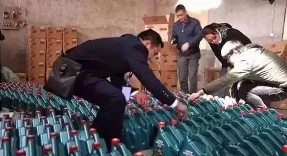 工商局调查：12家汽修店10家卖假油！80%是高仿！ 