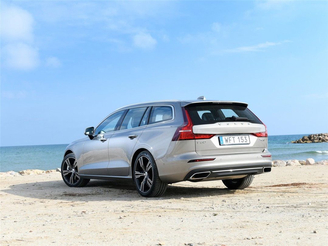 【12.23行车日历】及时清理尾灯并检查是否正常！ 