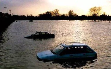 【5.16行车日历】若积水淹过车轮一半绕路行驶！ 