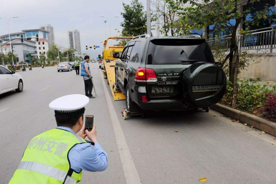 【6.28行车日历】穿拖鞋开车脚底容易打滑！ 