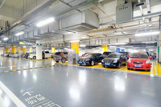 【9.10答题日历】收费站解开安全带取卡后未系安全带，罚200记2分！ 